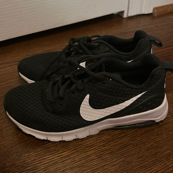 Nike Running Shoe - Picture 2 of 2